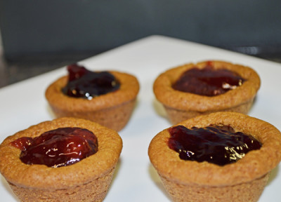 Peanut Butter and Jelly Cookie Cups #cookies #peanutbutterandjelly