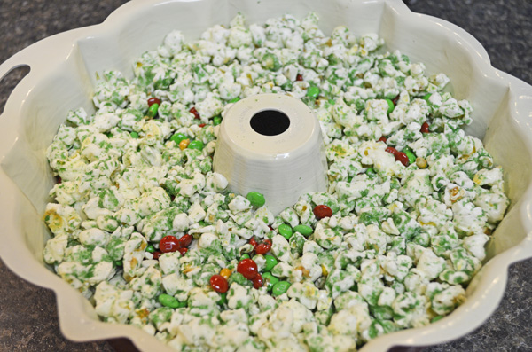 Christmas Popcorn Cake by 3GLOL.net