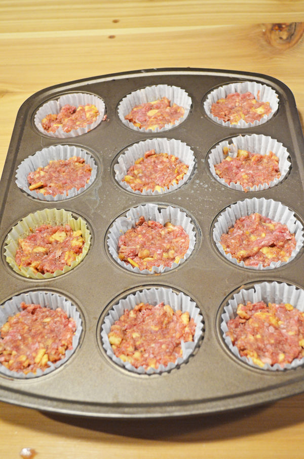 Meatloaf Cups topped with Mashed Potatoes by 3glol.net